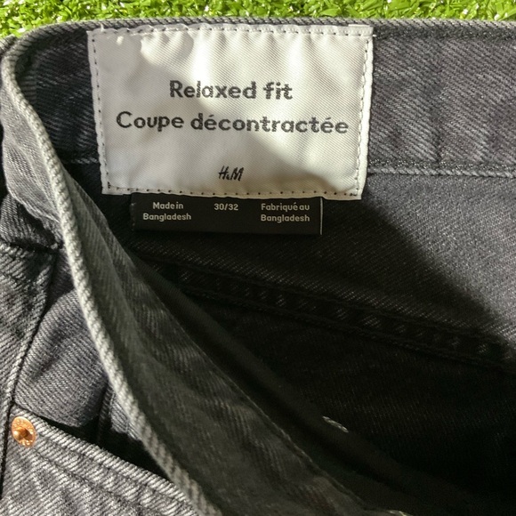 H&M Men’s Relaxed Fit Black Washed Denim Jeans - Picture 7 of 11